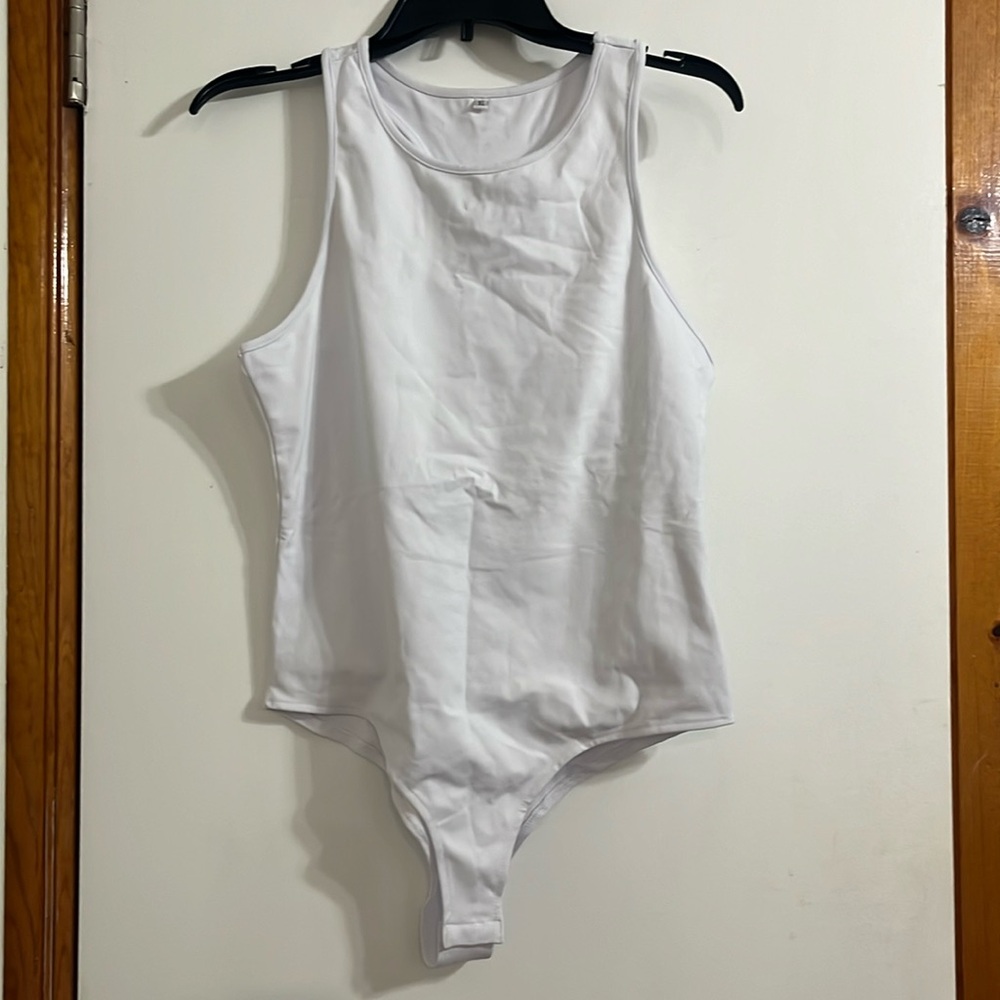 Saungkuai Women’s Race back bodysuit Size XL color White NWOT